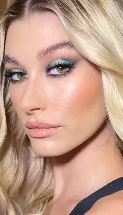 Los 50 mejores looks de maquillaje para Coachella que te encantarán en 2023