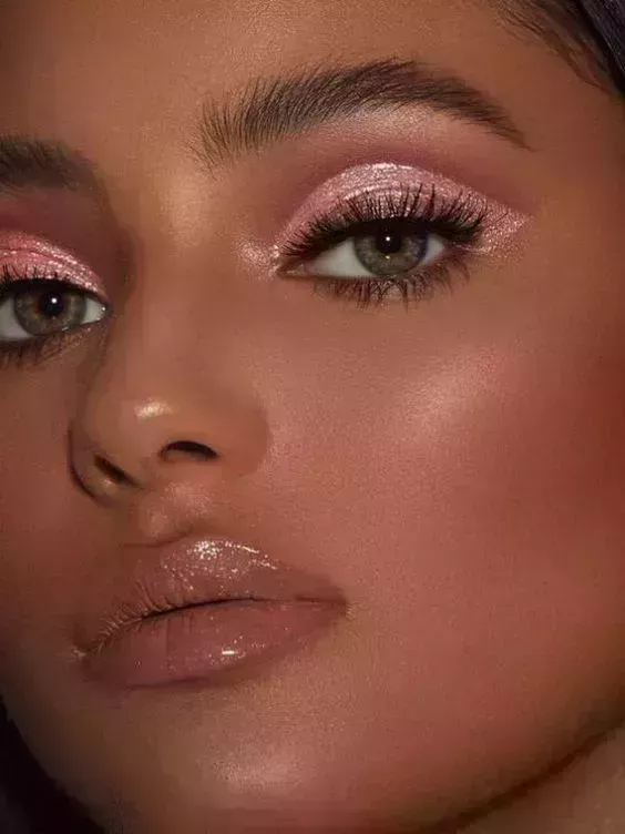 Los 50 mejores looks de maquillaje para Coachella que te encantarán en 2023