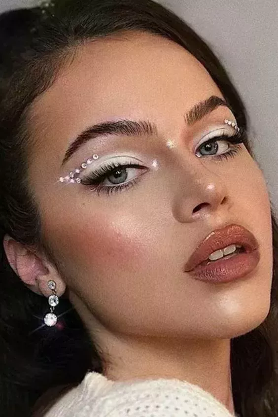 Los 50 mejores looks de maquillaje para Coachella que te encantarán en 2023