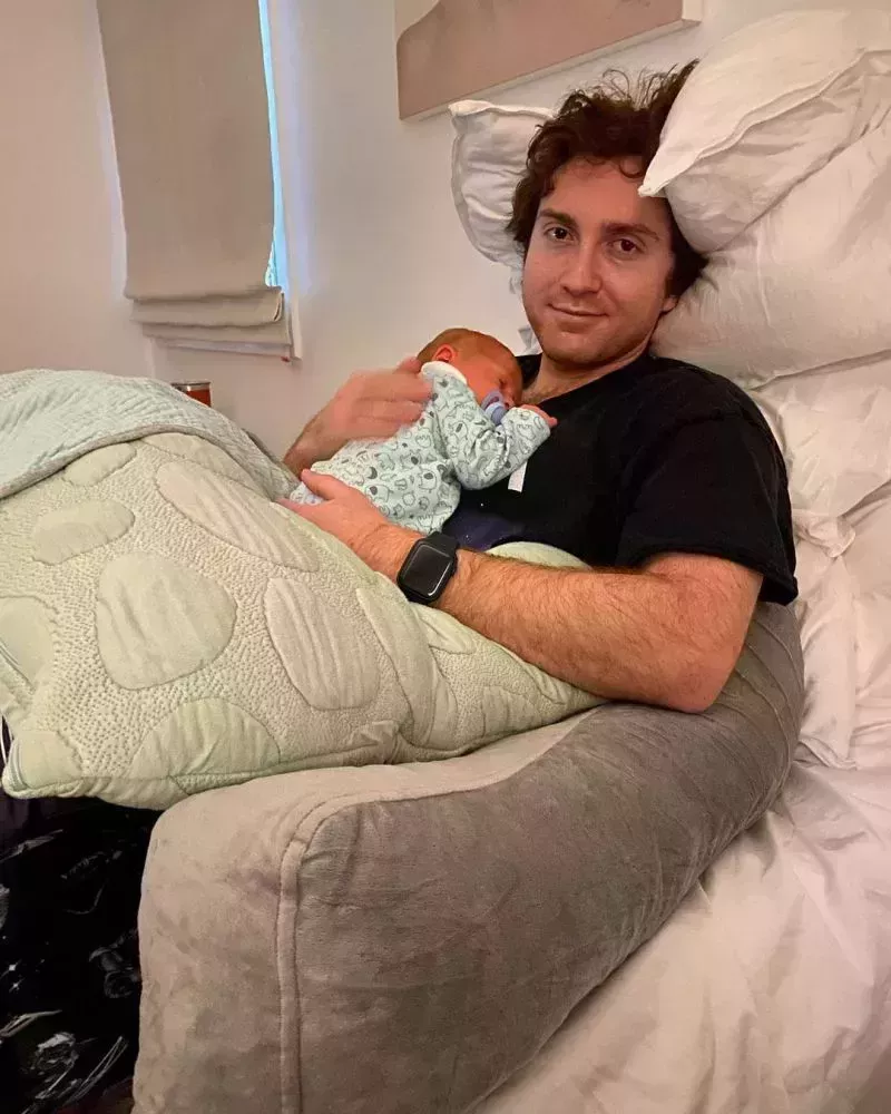 ¡Meghan Trainor y Daryl Sabara son padres! Vea las fotos del bebé de su hijo Riley