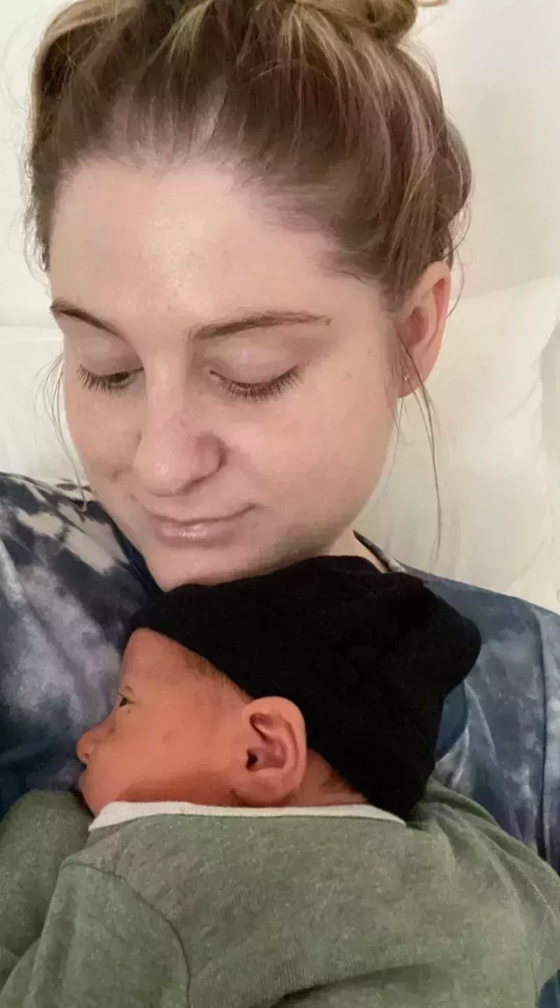 ¡Meghan Trainor y Daryl Sabara son padres! Vea las fotos del bebé de su hijo Riley