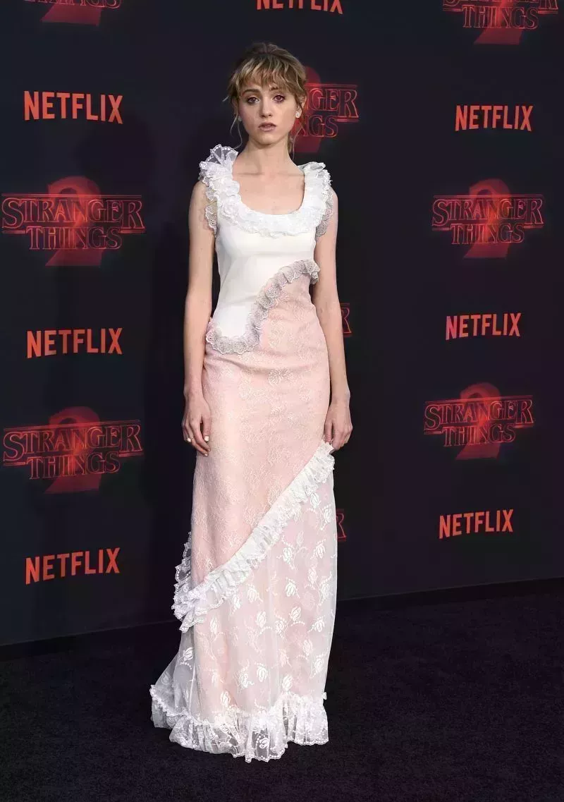 Natalia Dyer tiene algunos momentos icónicos en la alfombra roja: Fotos