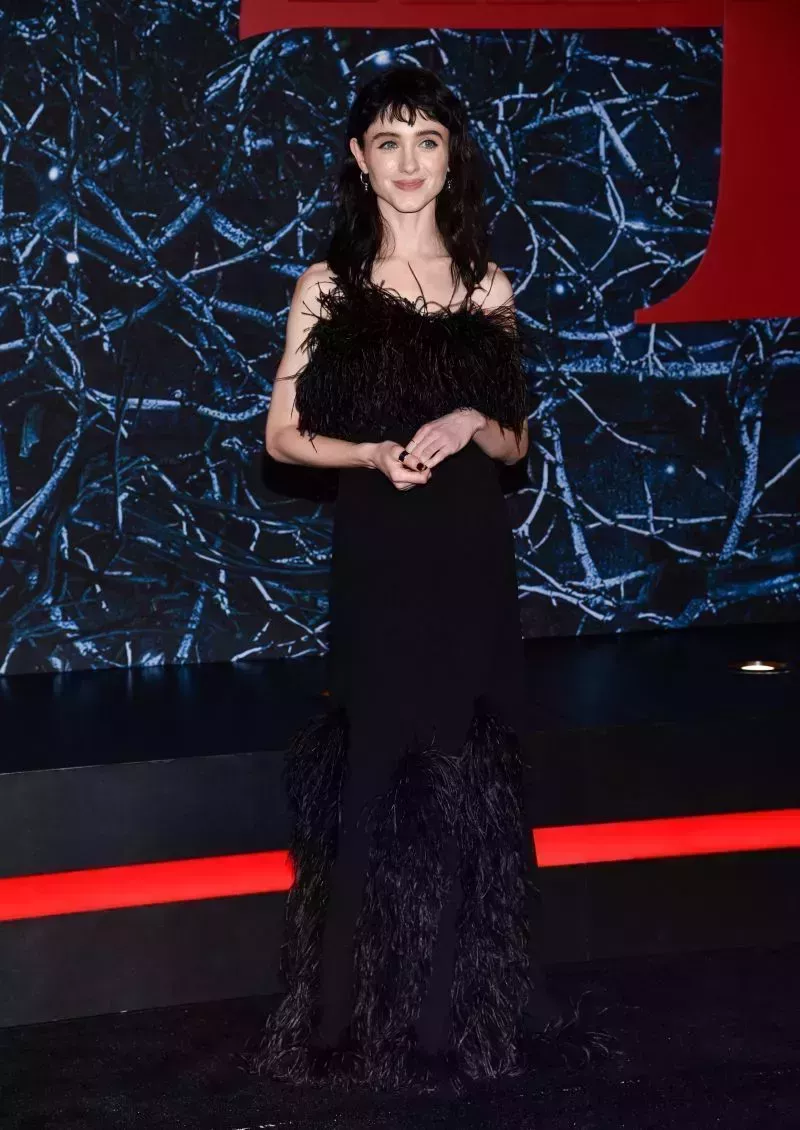 Natalia Dyer tiene algunos momentos icónicos en la alfombra roja: Fotos