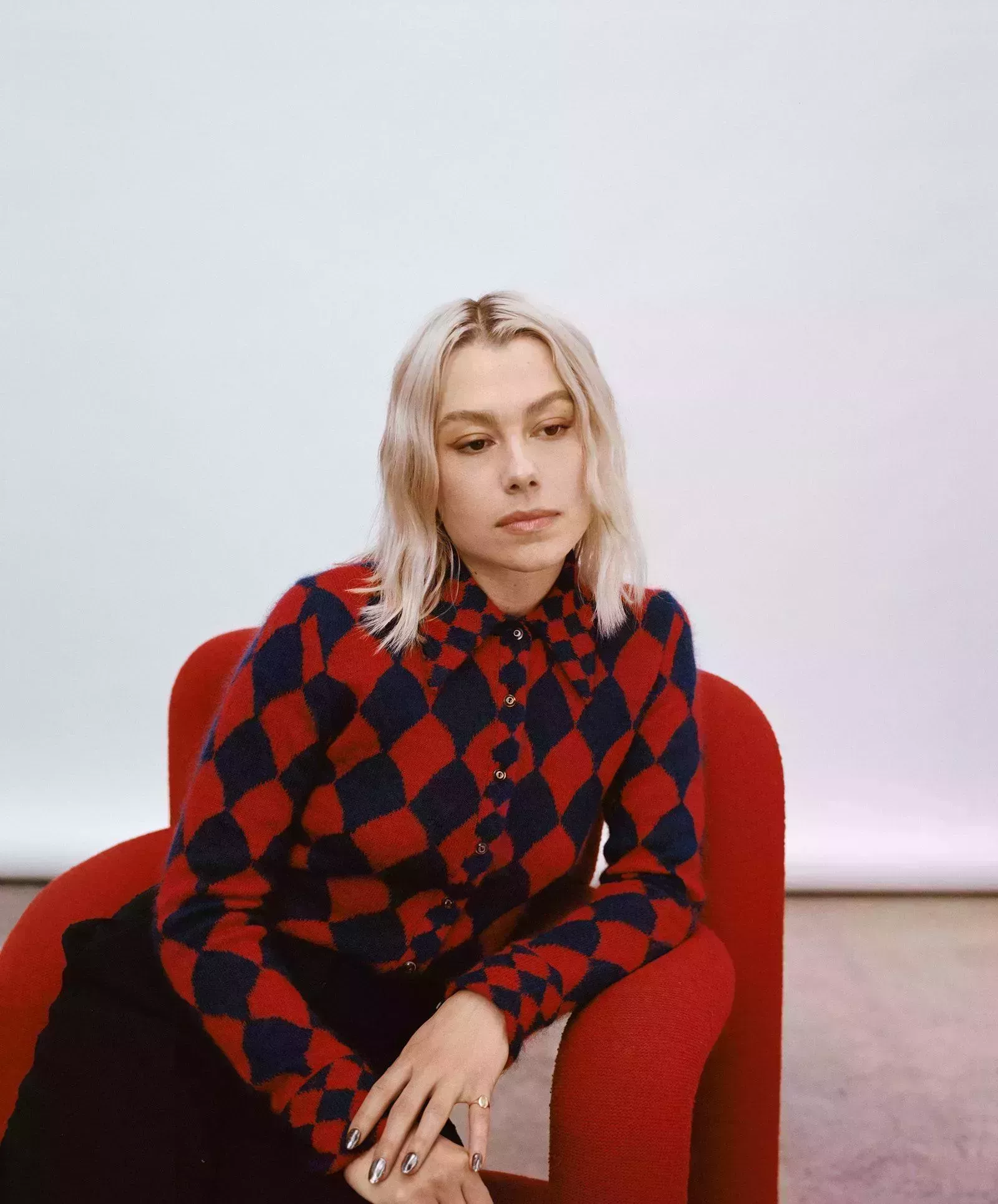 Phoebe Bridgers quiere que sepas que es sano estar enfadado