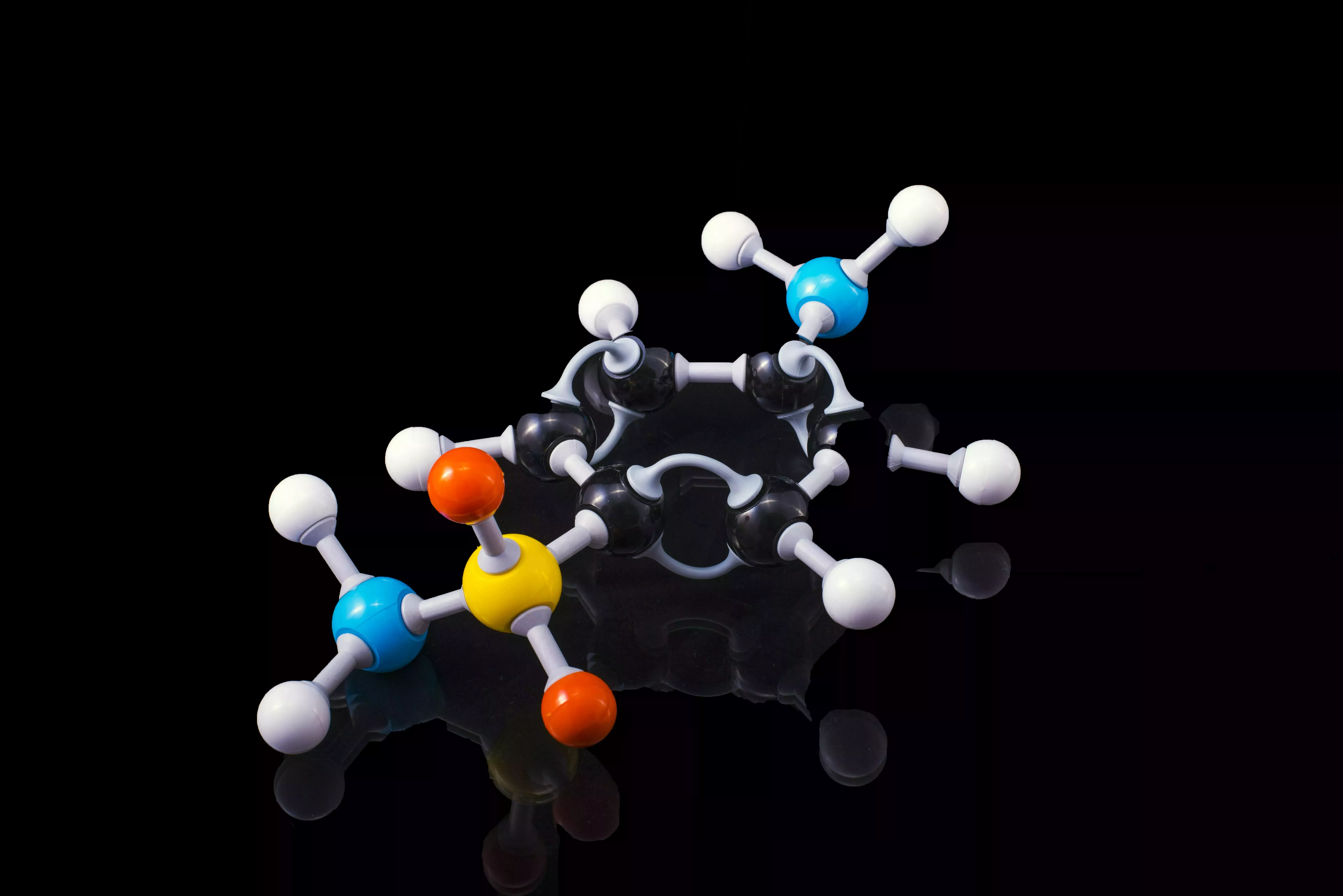 Química Una exploración peculiar y agridulce de los altibajos de la juventud adulta