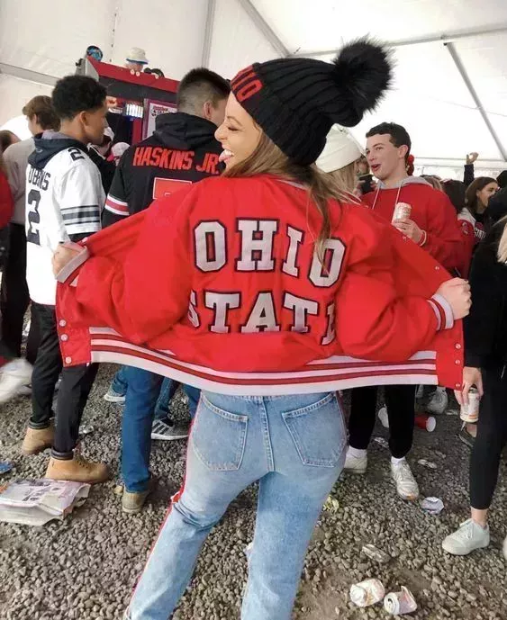 25 lindas ideas de atuendos para chicas en el día del partido universitario