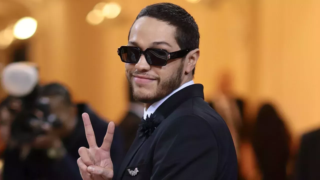 Pete Davidson está oficialmente en su era calva