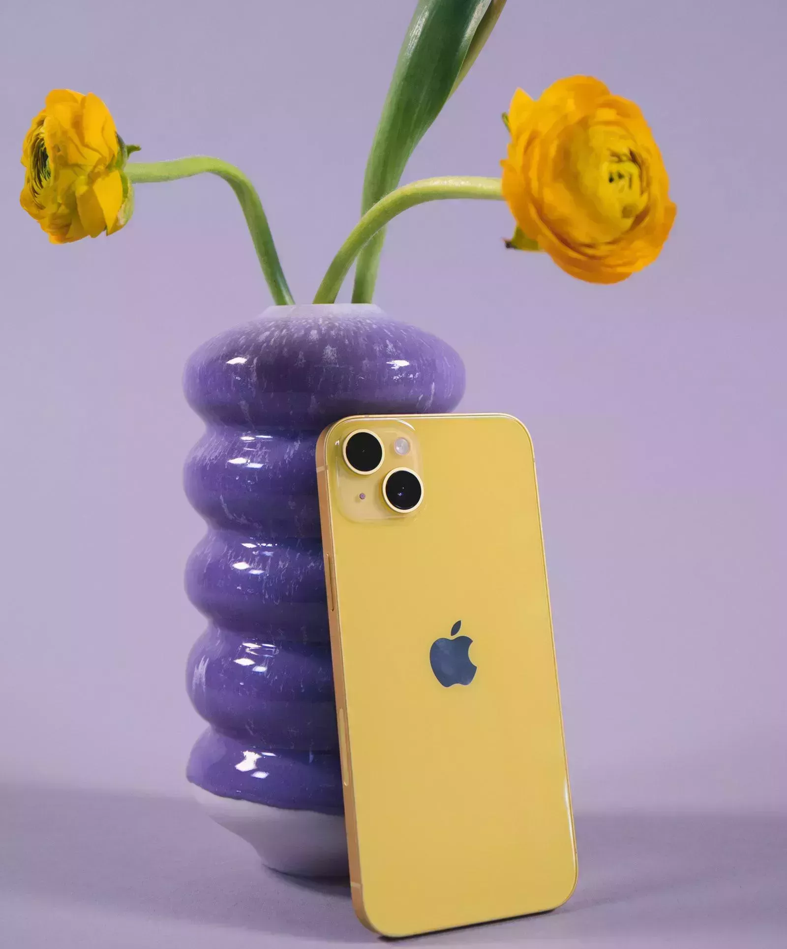 El nuevo color del iPhone 14 es el último accesorio de moda antes de la primavera