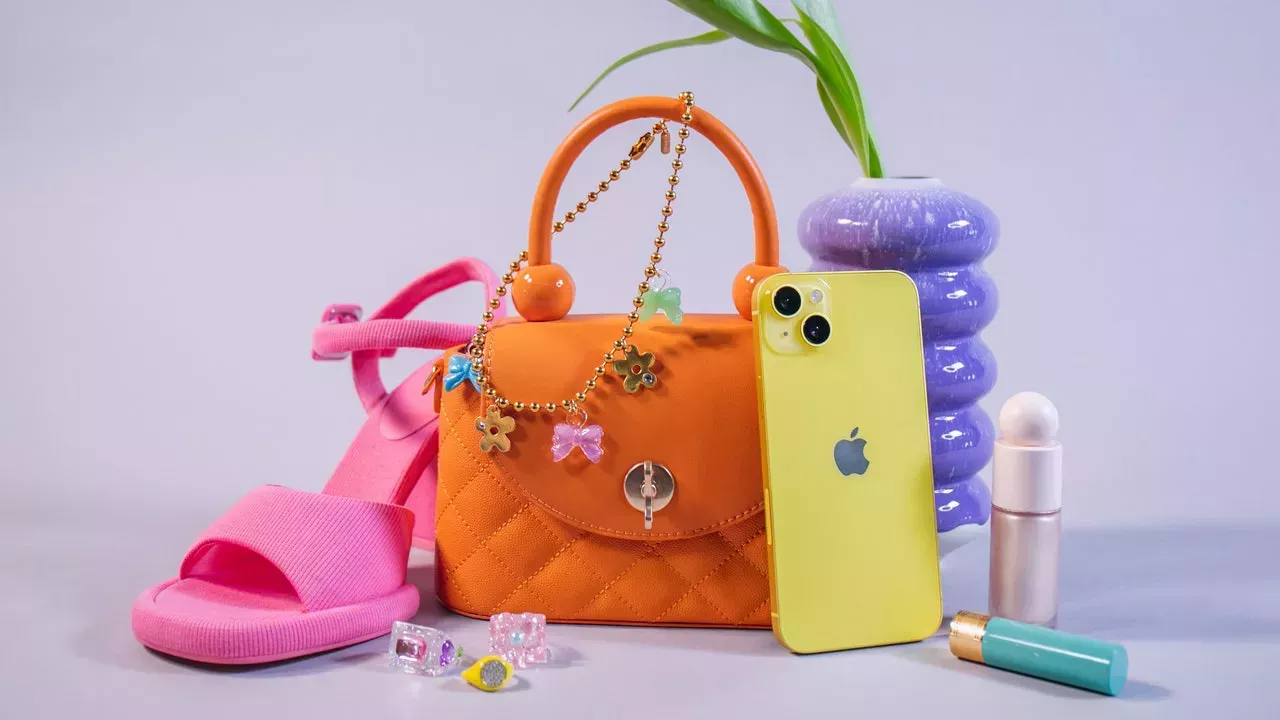 El nuevo color del iPhone 14 es el último accesorio de moda antes de la primavera