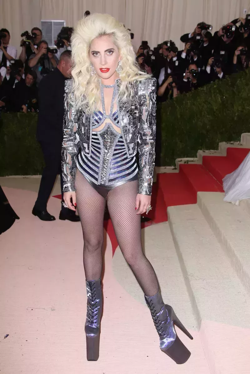 Los looks más memorables de Lady Gaga en la alfombra roja: De Poker Face a House of Gucci