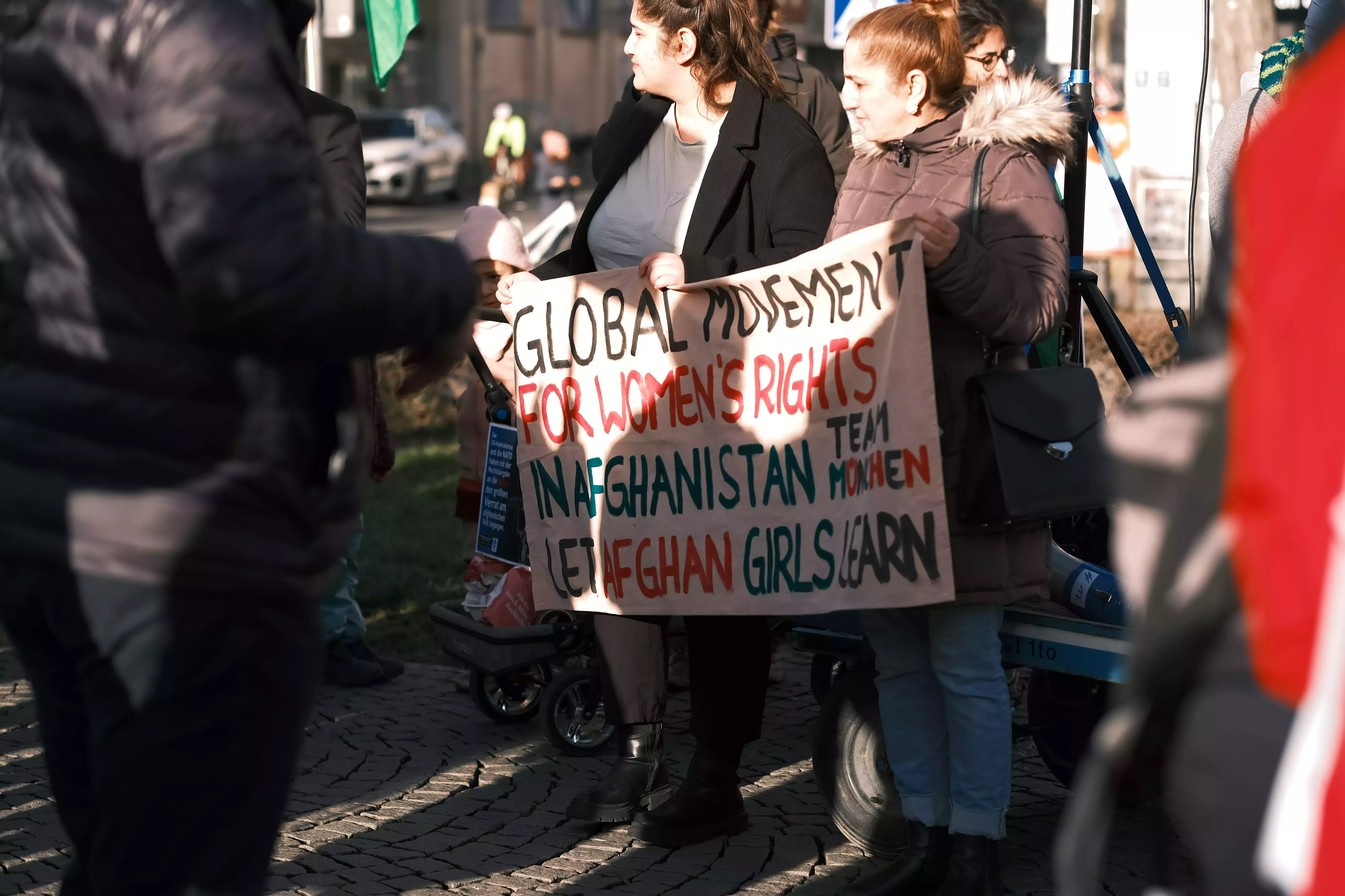 Refugios en Afganistán: ¿ayudar o privar?