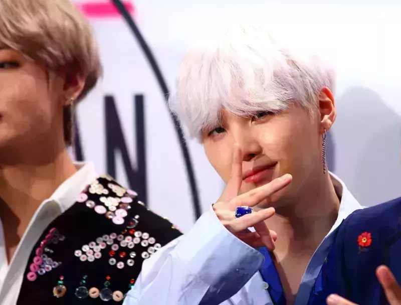 ¡Suga ha crecido con BTS! Mira su transformación a lo largo de los años en fotos