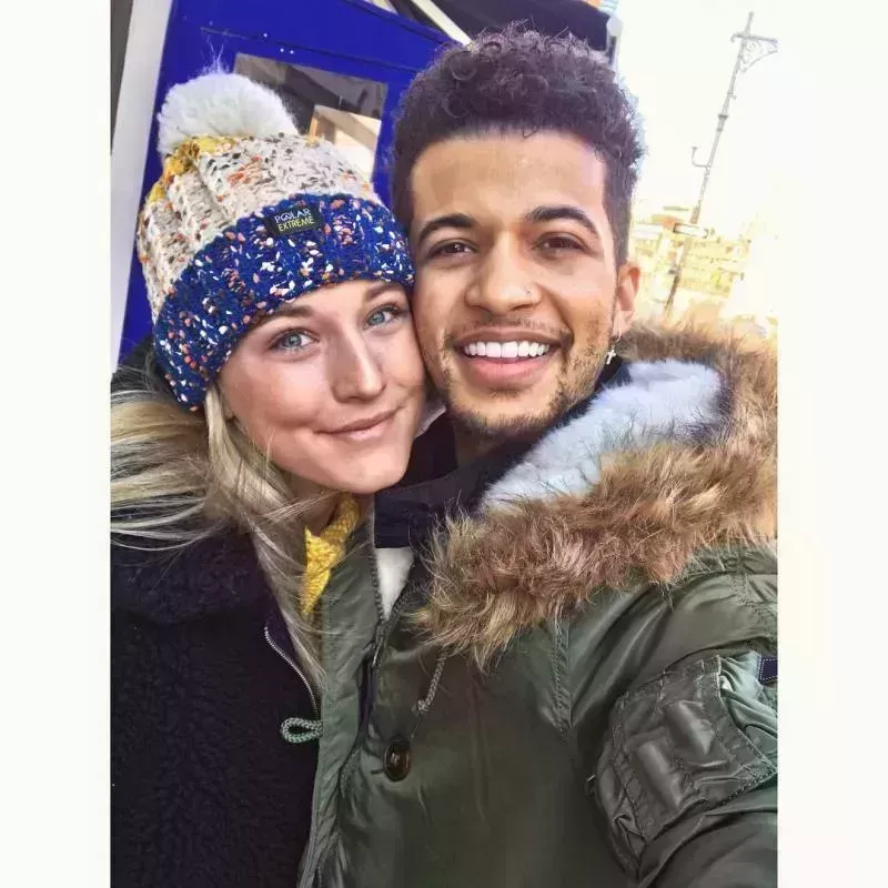 Desglose completo de la relación de Jordan Fisher con su amor de muchos años Ellie Woods