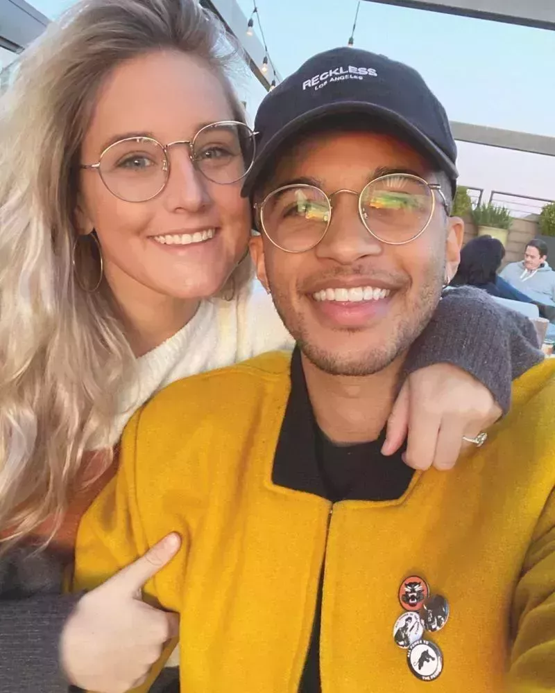 Desglose completo de la relación de Jordan Fisher con su amor de muchos años Ellie Woods