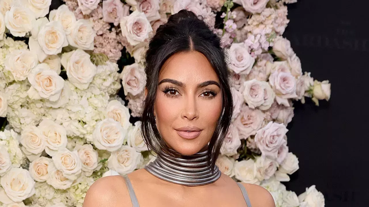 Kim Kardashian se disculpó por criticar el atuendo de Khloé