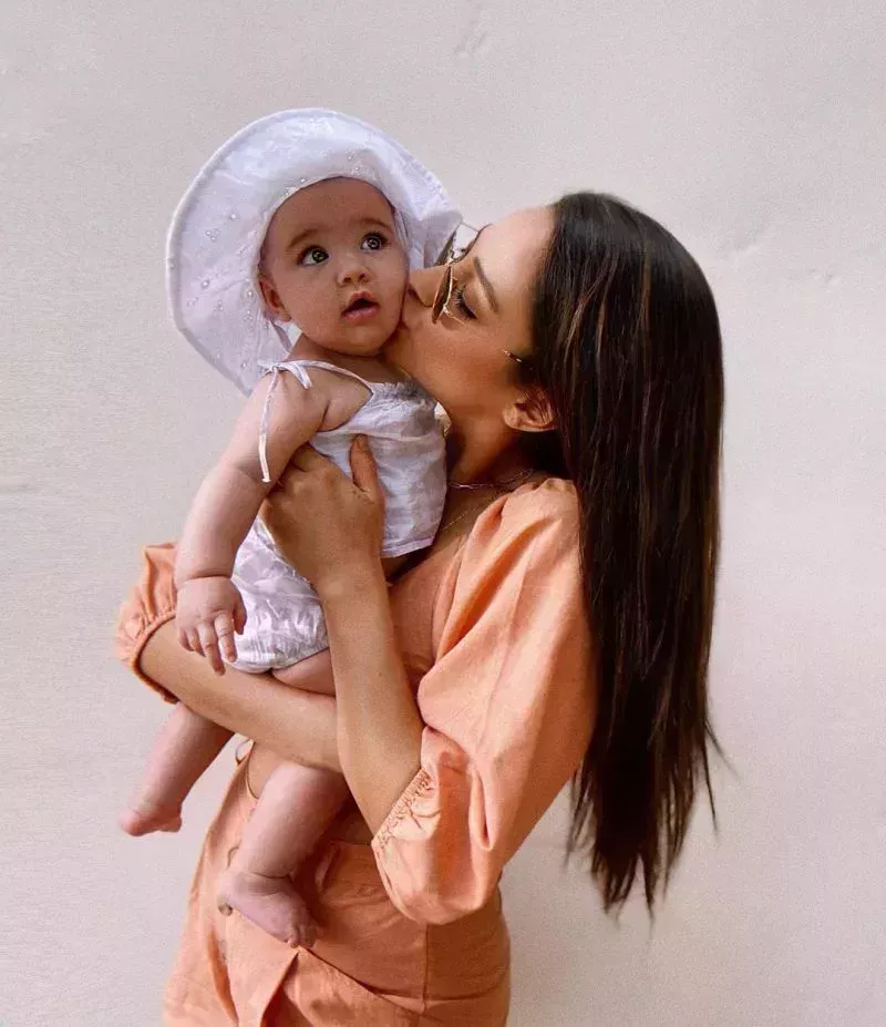 Las fotos más bonitas de Shay Mitchell y sus hijas