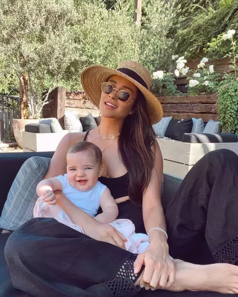 Las fotos más bonitas de Shay Mitchell y sus hijas