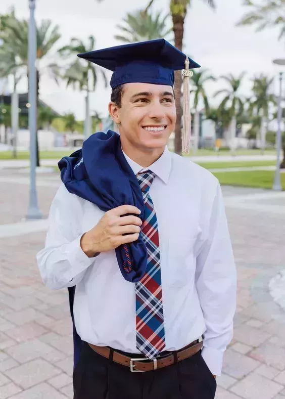 Los 25 mejores trajes de graduación para chicos