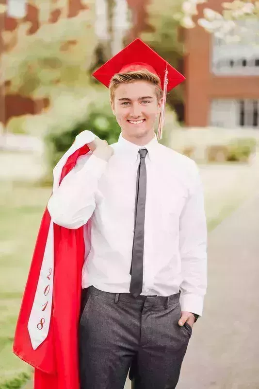 Los 25 mejores trajes de graduación para chicos
