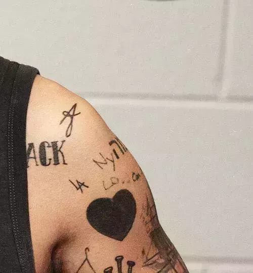 Todos los tatuajes de Harry Styles, explicados