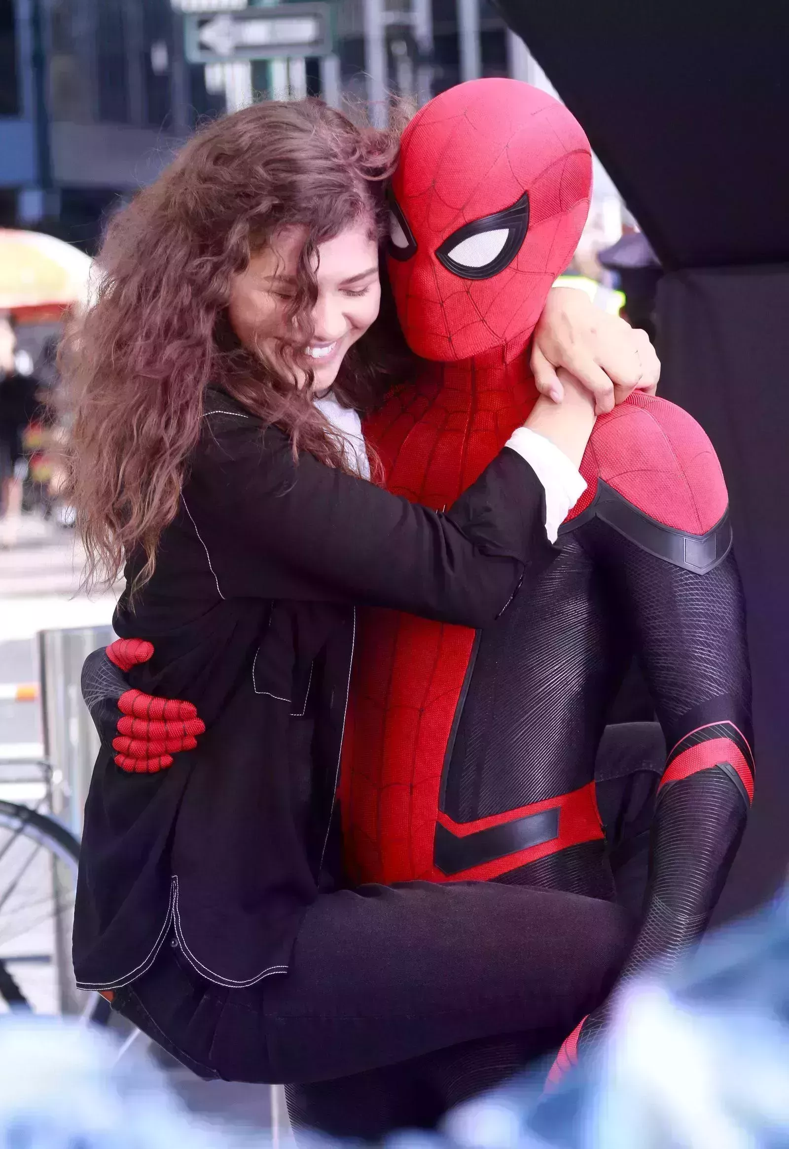 Tom Holland no puede dejar de gustarle las fotos de Zendaya en Coachella