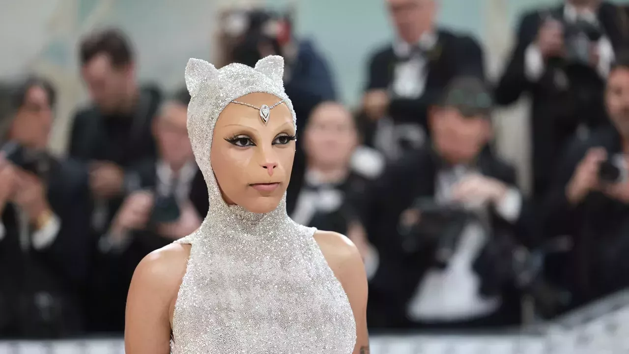 El debut de Doja Cat en la Gala del Met dio a Kitty Couture