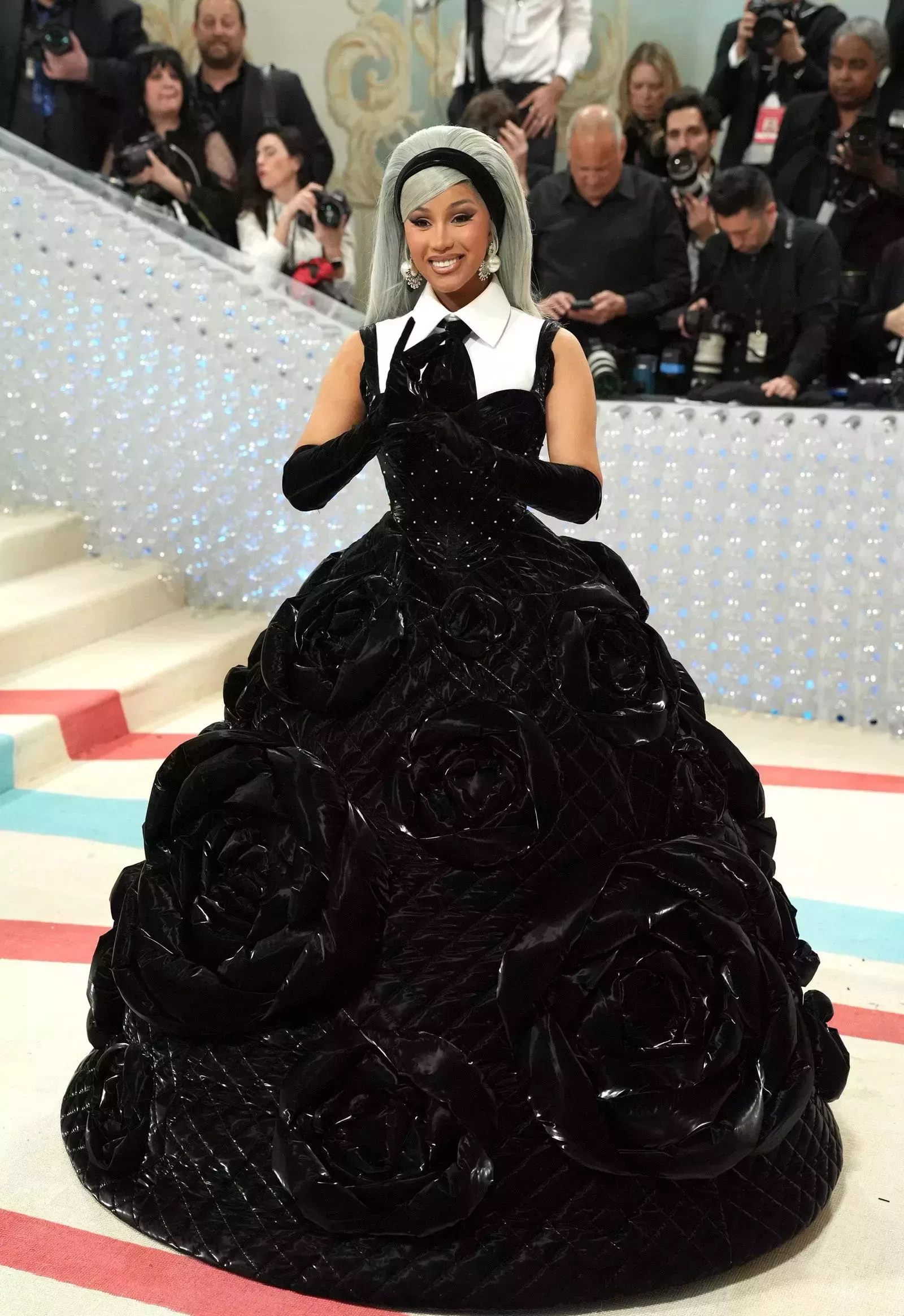 El disfraz de Cardi B para la Gala Met fue un puff rosa chicle