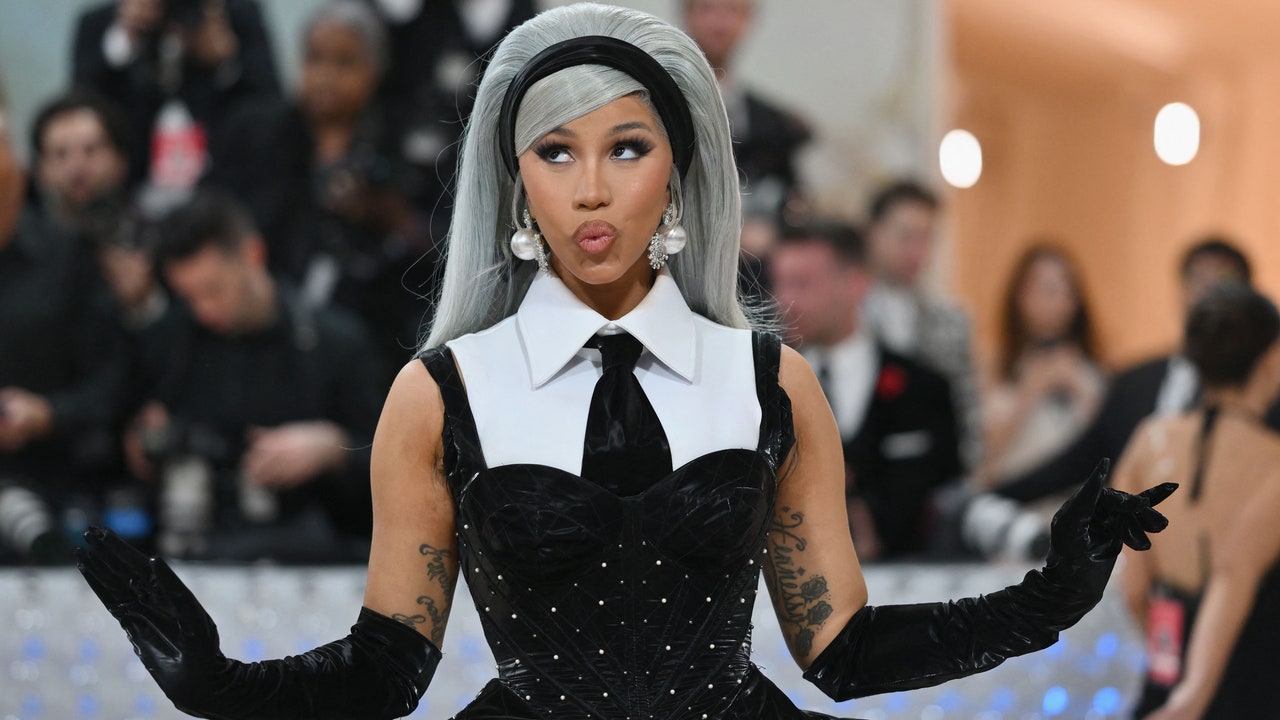 El disfraz de Cardi B para la Gala Met fue un puff rosa chicle