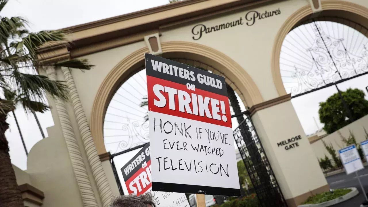 Lo que hay que saber sobre la huelga de guionistas del WGA