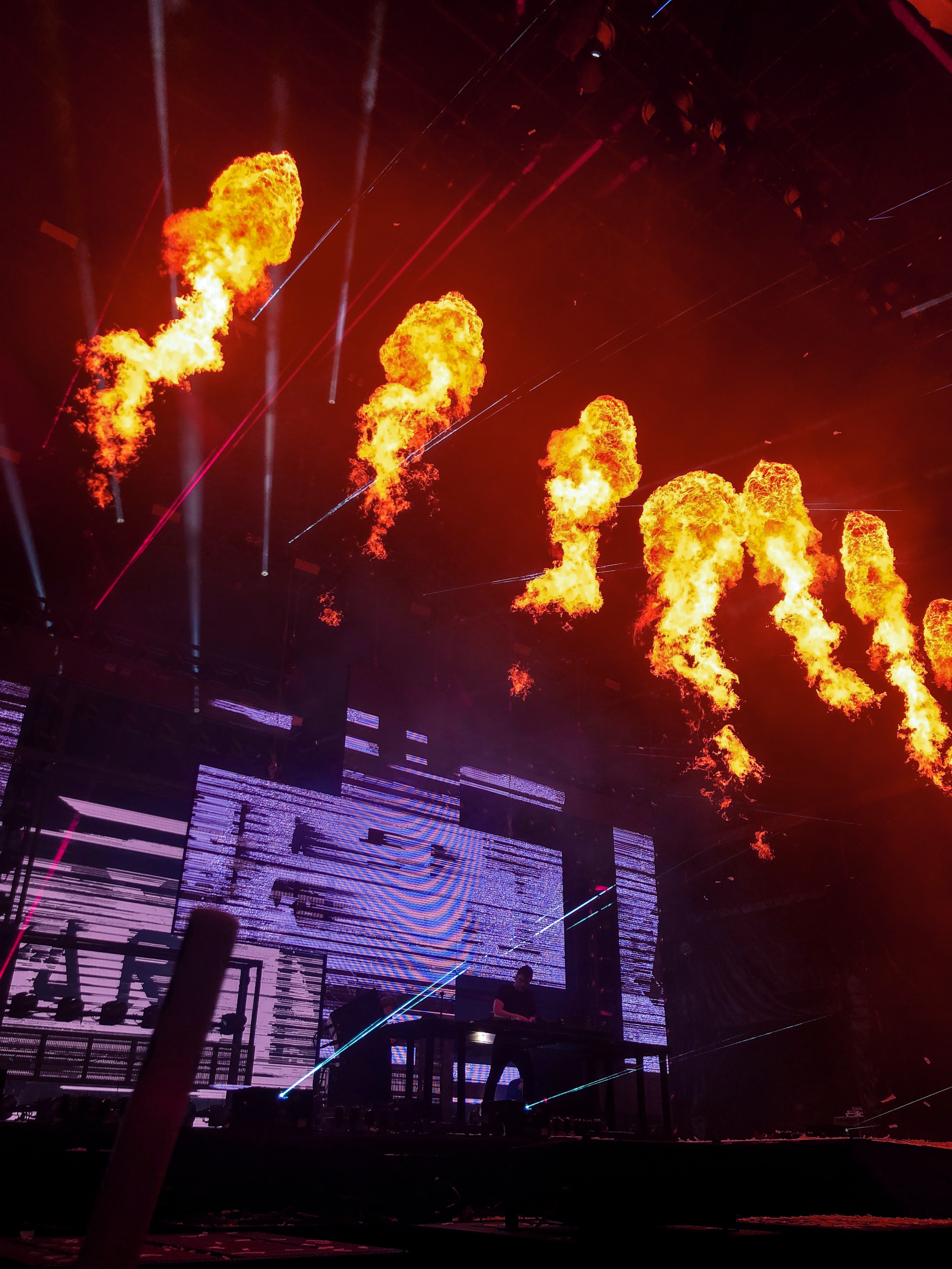 Martin Garrix &amp; JVKE 