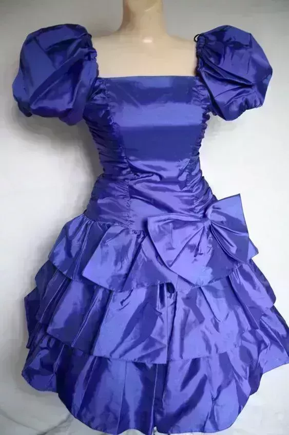 25 ideas divertidas y únicas para vestidos de graduación de los 80