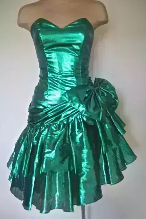 25 ideas divertidas y únicas para vestidos de graduación de los 80