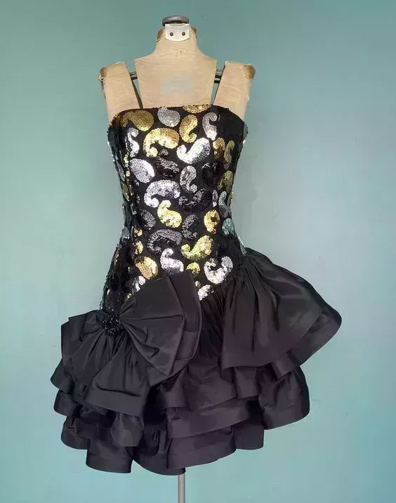 25 ideas divertidas y únicas para vestidos de graduación de los 80