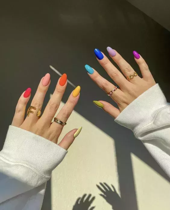 25 uñas acrílicas bonitas y modernas para adolescentes