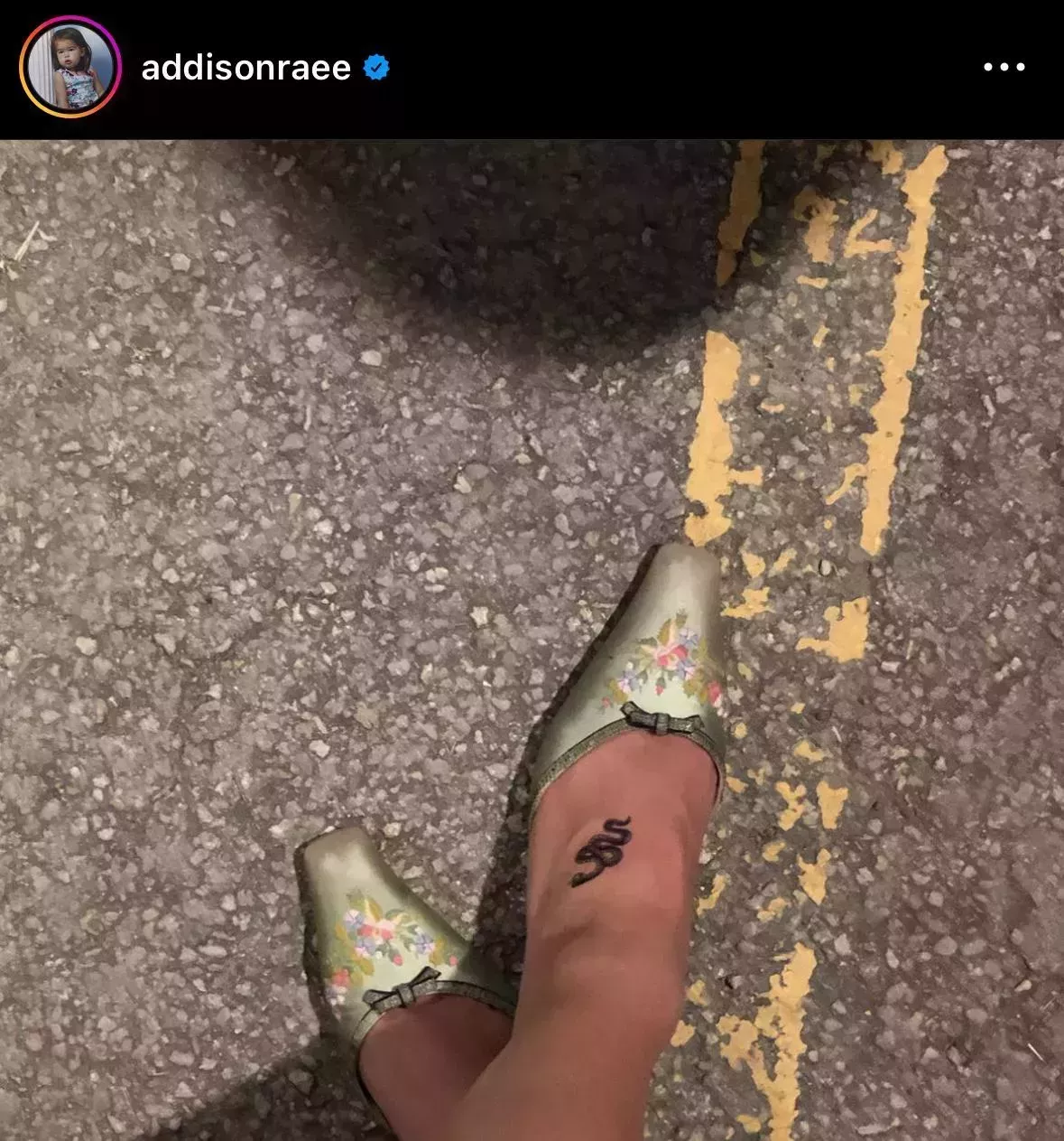 Addison Rae está de moda con los tatuajes temporales