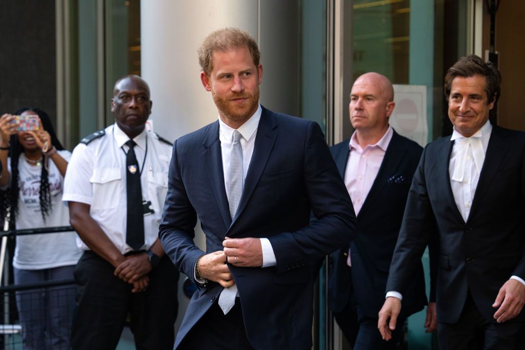 El rey Carlos no "aprovechó la oportunidad" de ver al príncipe Harry en Inglaterra y en su lugar... asistió a un concierto