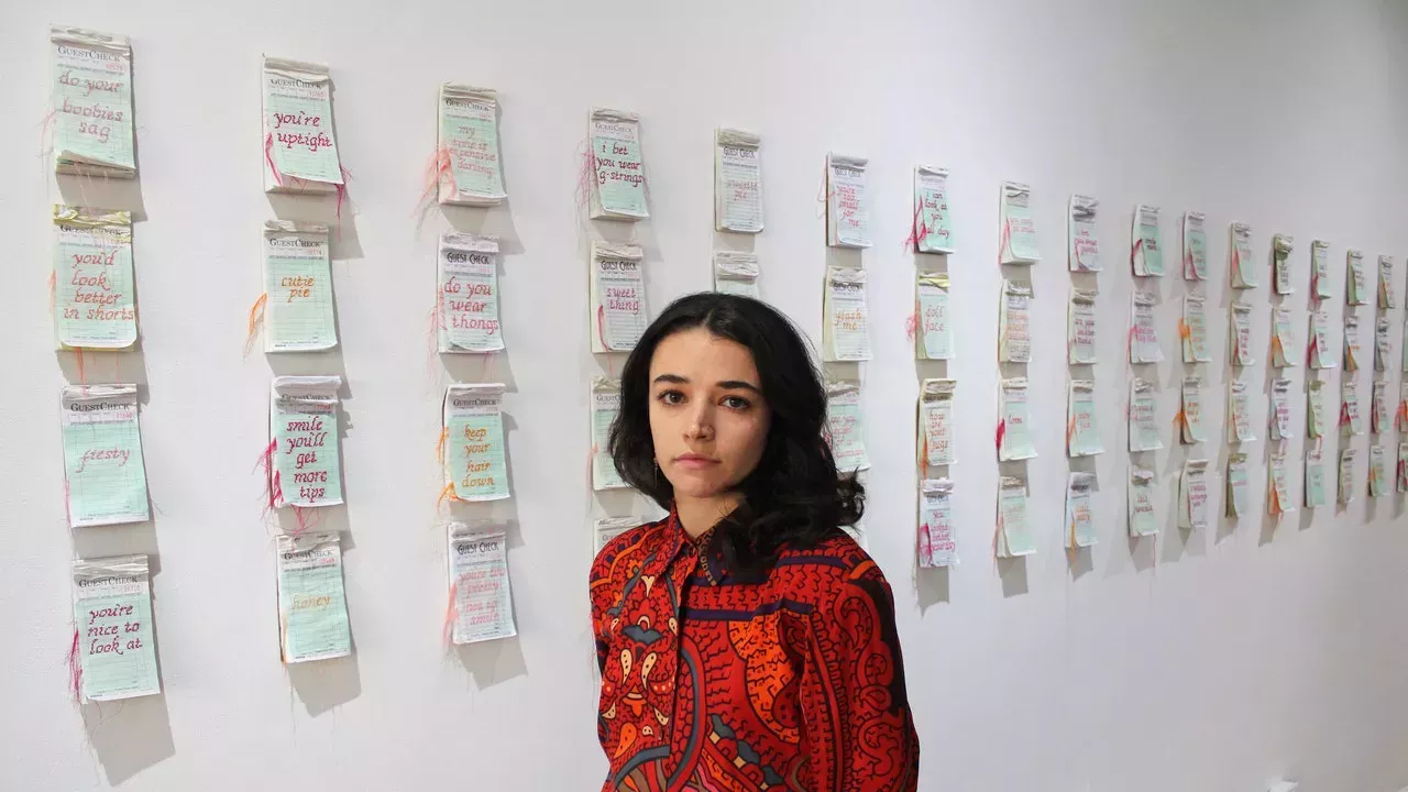 Esta joven artista se enfrenta al sexismo rampante en el sector servicios