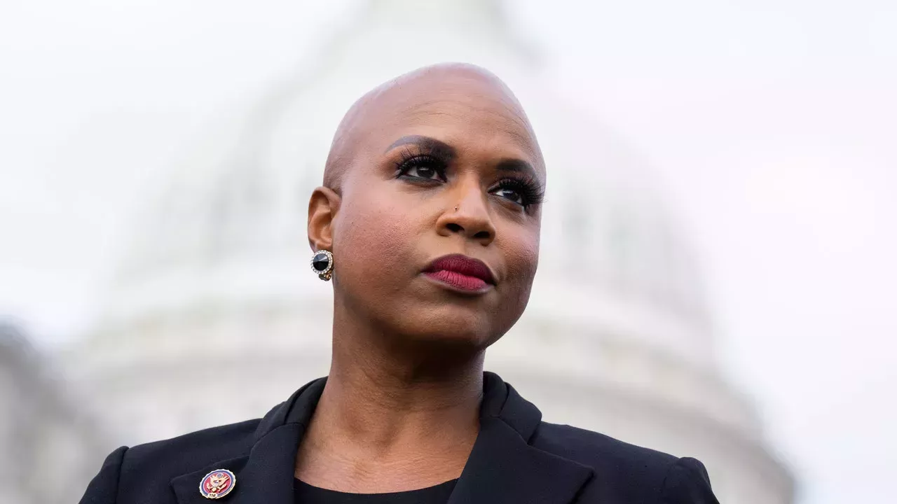 La diputada Ayanna Pressley quiere que digas la palabra