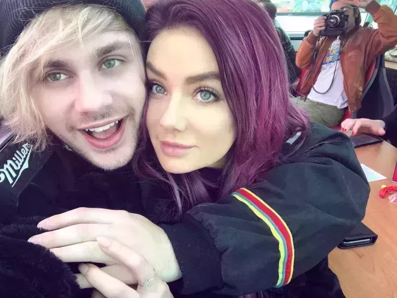 La relación entre Michael Clifford y Crystal Leigh de 5SOS