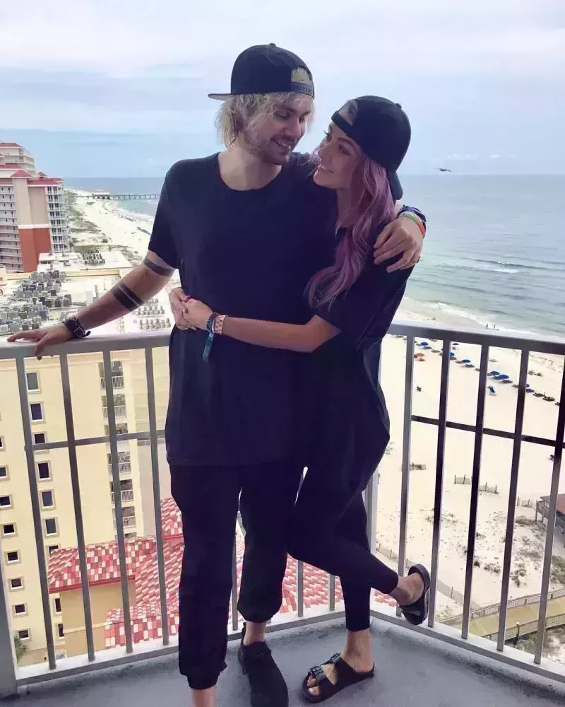 La relación entre Michael Clifford y Crystal Leigh de 5SOS