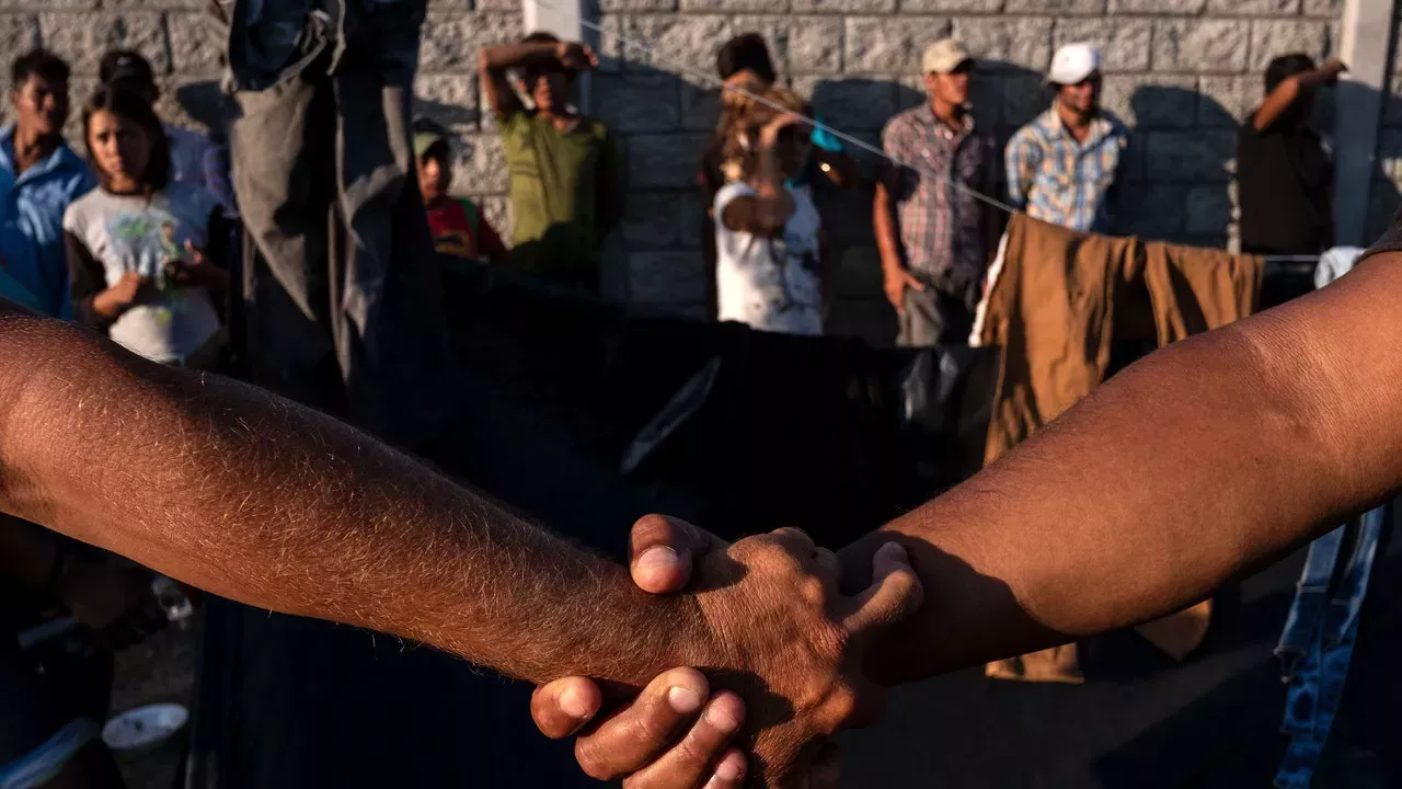 La verdadera historia de una joven pareja homosexual separada en la frontera de EE.UU.