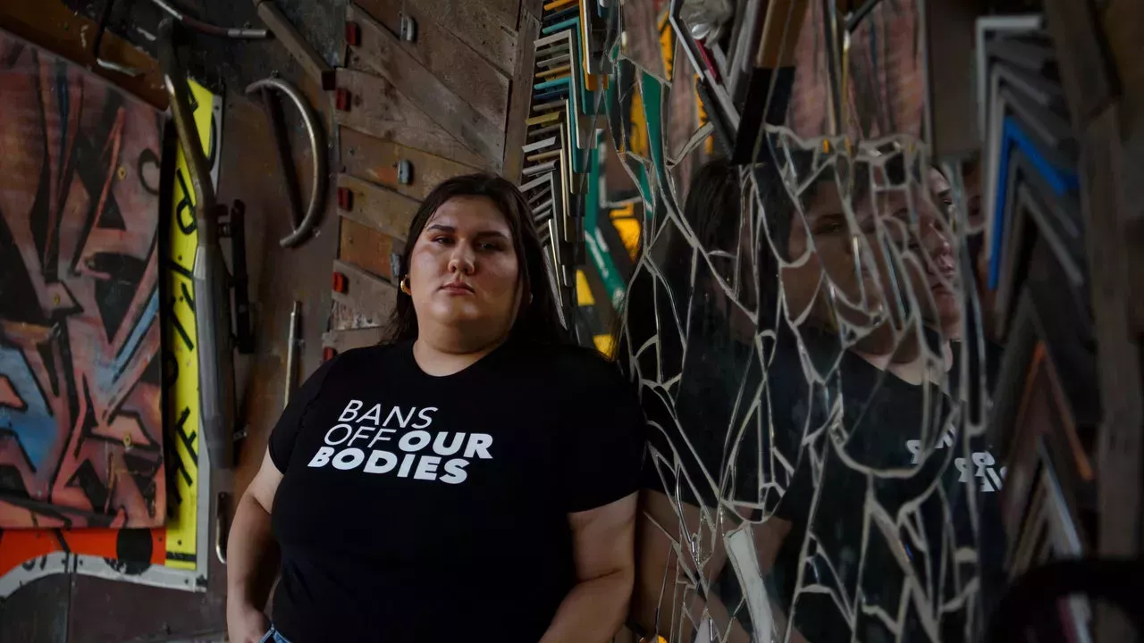 Olivia Julianna quiere que los jóvenes LGBTQ+ luchen duro y celebren sus progresos