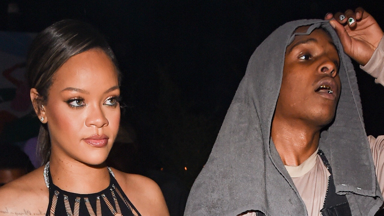 Rihanna lució su barriguita con un vestido completamente transparente
