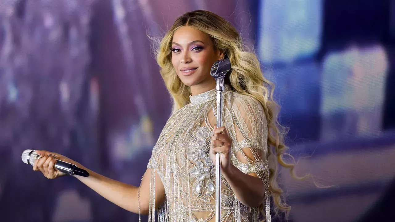 Ya está disponible en Internet el merchandising oficial de la gira Renaissance de Beyoncé