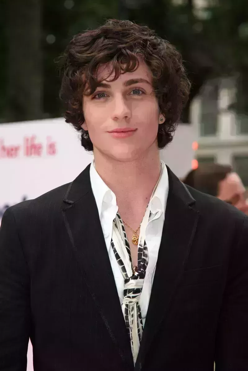 Angus, tangas y besos perfectos: fotos de antes y de ahora