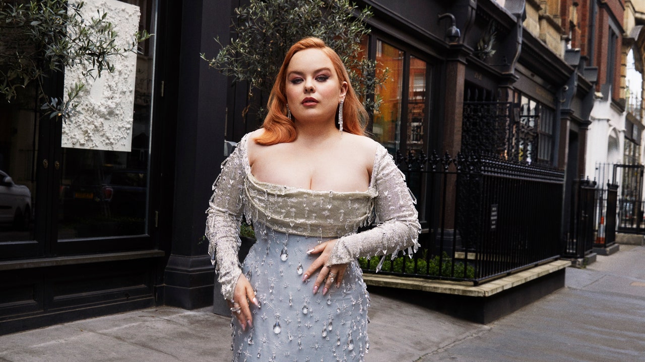 El vestido de estreno de &quot;Barbie&quot; de Nicola Coughlan fue un sutil guiño a &quot;Bridgerton&quot;