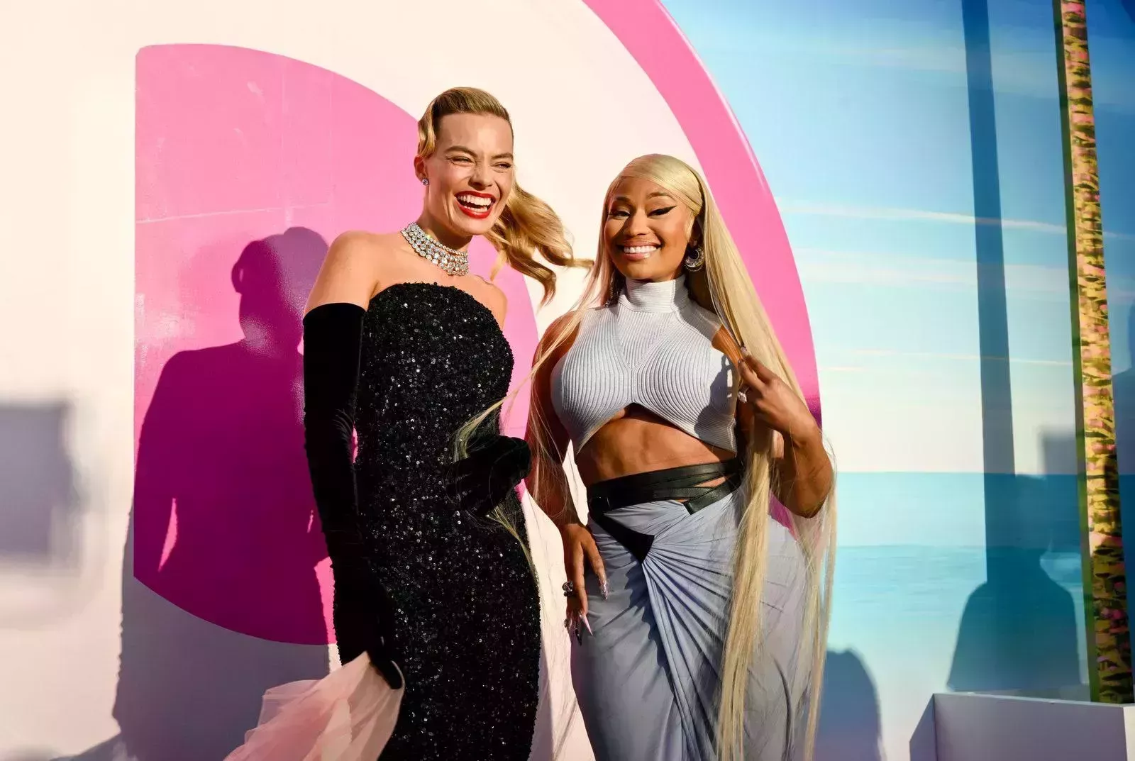 Margot Robbie y America Ferrera se vuelven locas por Nicki Minaj