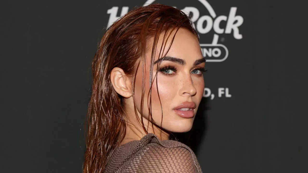 Megan Fox se está tatuando a lo grande