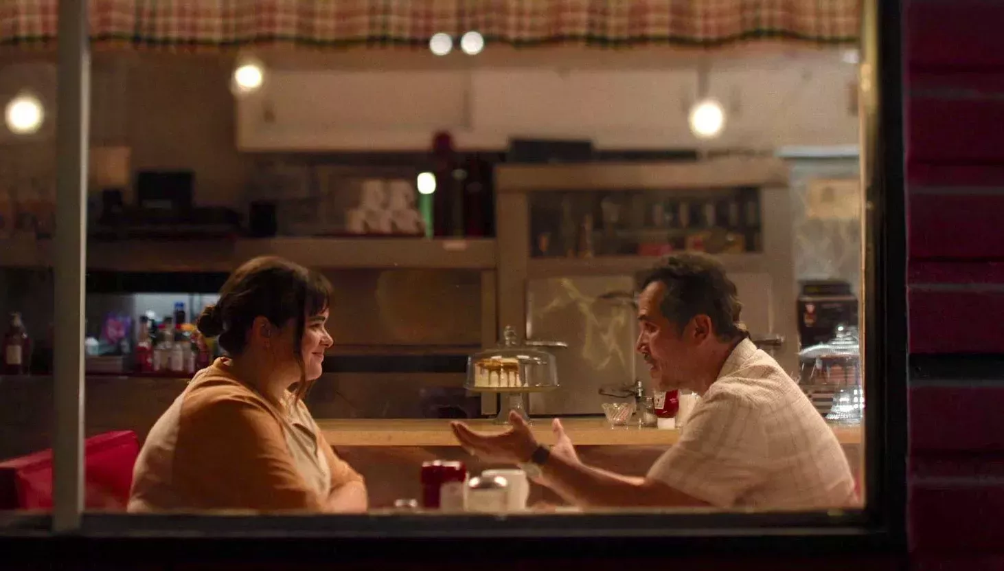 Barbie Ferreira y John Leguizamo protagonizan 'Bob Trevino Likes It', de Tracie Laymon (EXCLUSIVA)