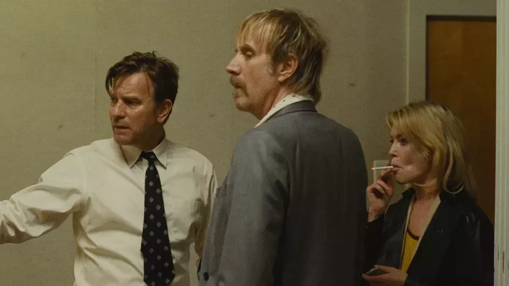 Charades y UTA presentan 'Mother, Couch' con Taylor Russell y Ewan McGregor (EXCLUSIVA)